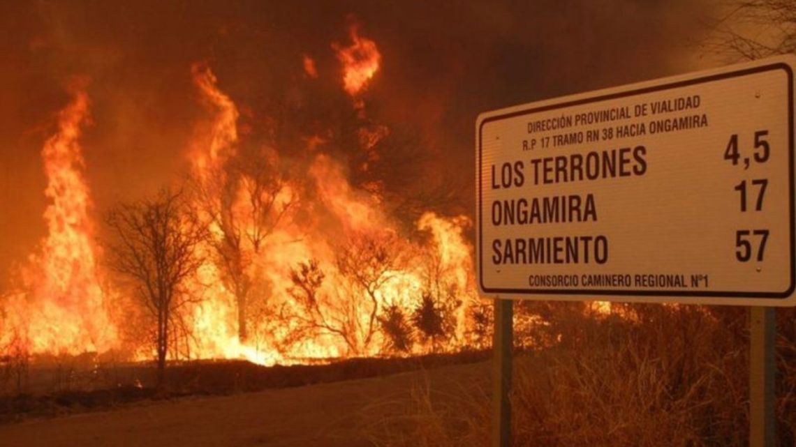 The national government has sent fire hydrant planes to Córdoba to combat an extensive fire front in the north.