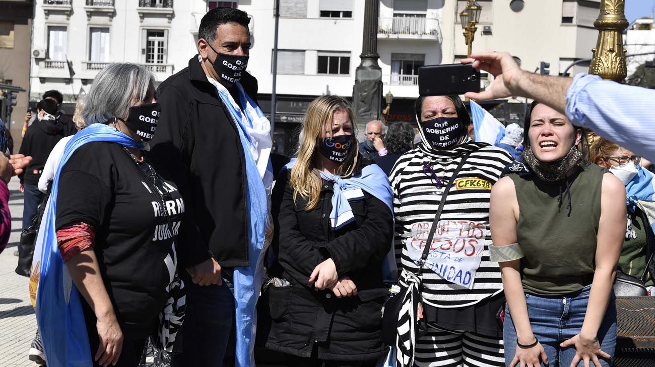 Nueva marcha contra la reforma judicial frente al Congreso nacional.