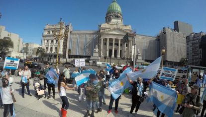 Nueva marcha contra la reforma judicial frente al Congreso nacional.