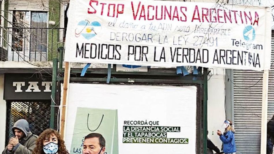 Antivacunas: quiénes son y por qué se oponen a los desarrollos para combatir el Covid