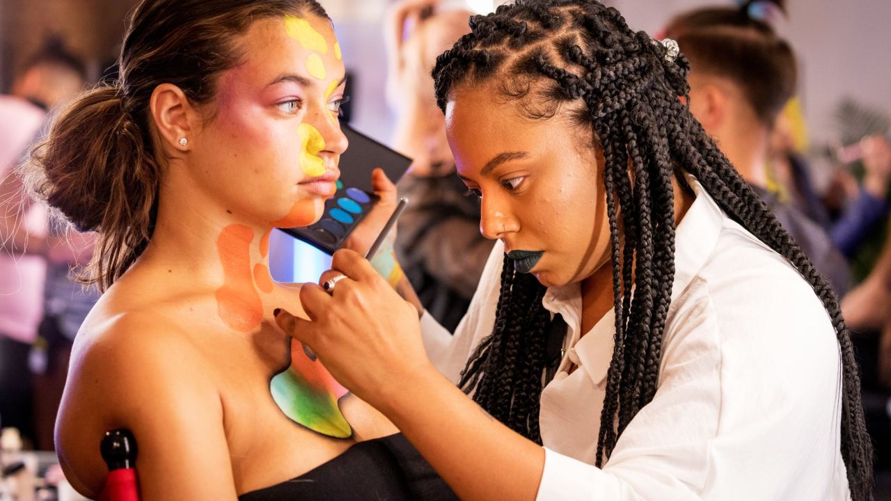 "Glow", la competencia de maquilladores, estrenó segunda temporada en Netflix.  | Foto:Netflix