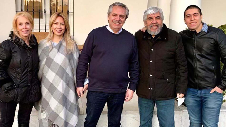 Más que la foto. La imagen de la larga visita de Moyano al Presidente impactó por el riesgo sanitario, pero tocaron temas claves.