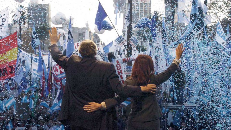 20200829_nestor_kirchner_cristina_fernandez_plaza_mayo_cedoc_g