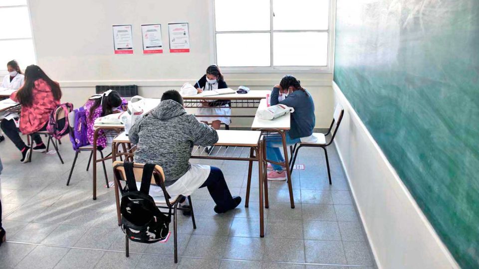 Grupos. En algunos casos, habrá clases presenciales, pero le evaluación final será en 2021.