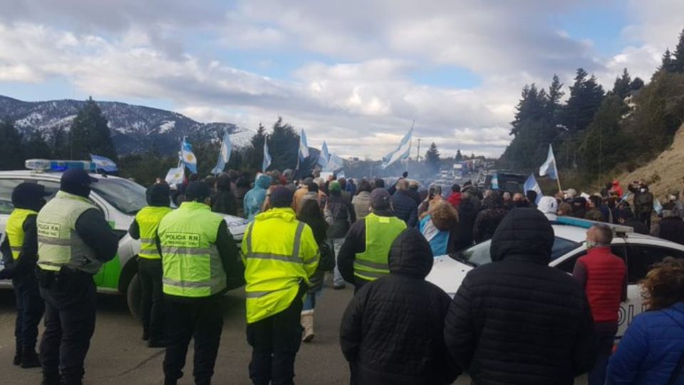 Fuerte protesta en Río Negro por la tomas de terrenos.