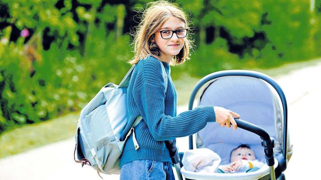 20200830_cochecito_maternidad_adolescente_shutterstock_g