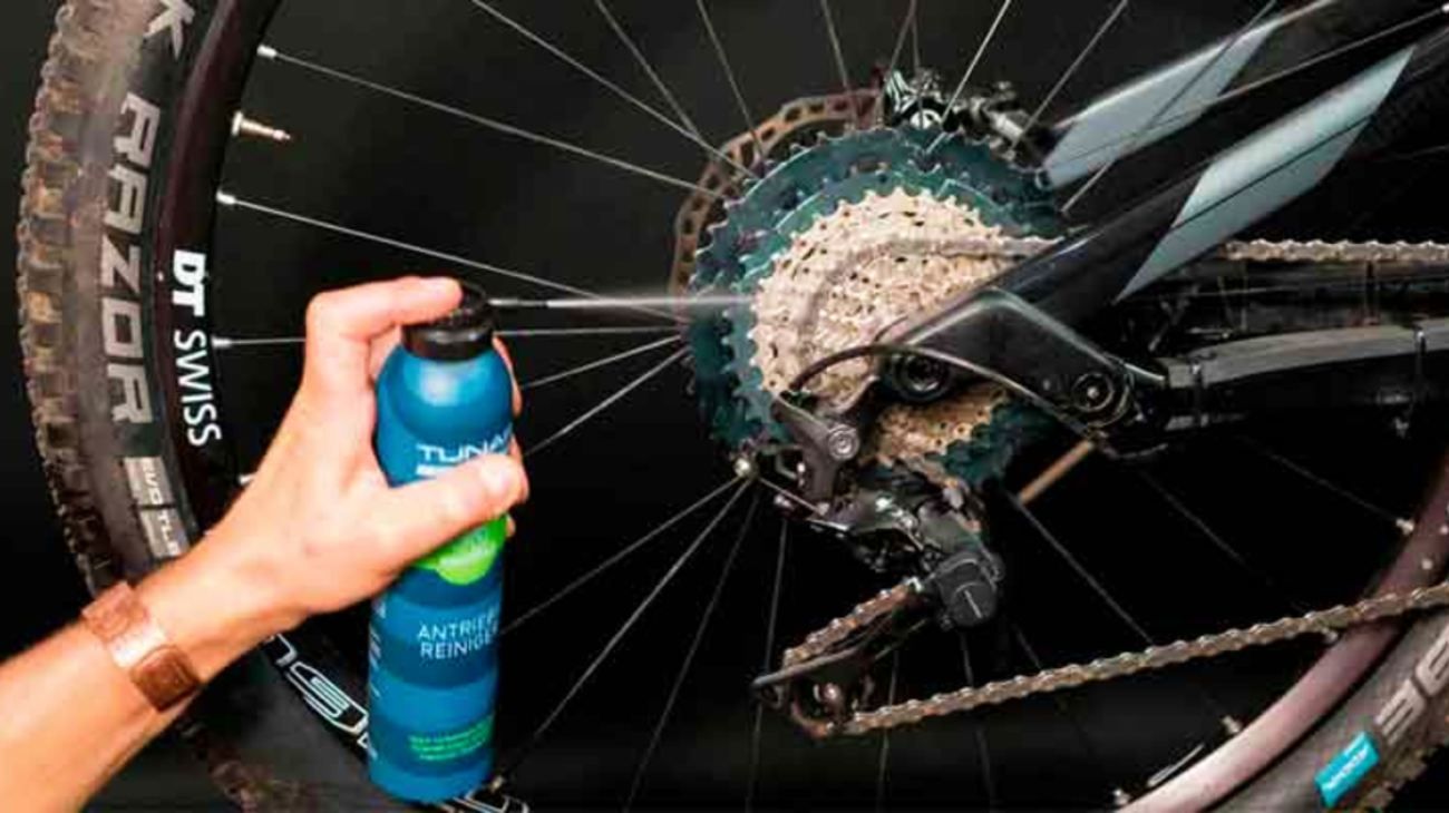Cómo engrasar o lubricar una bicicleta 