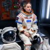 Hilary Swank se pone el traje de astronauta