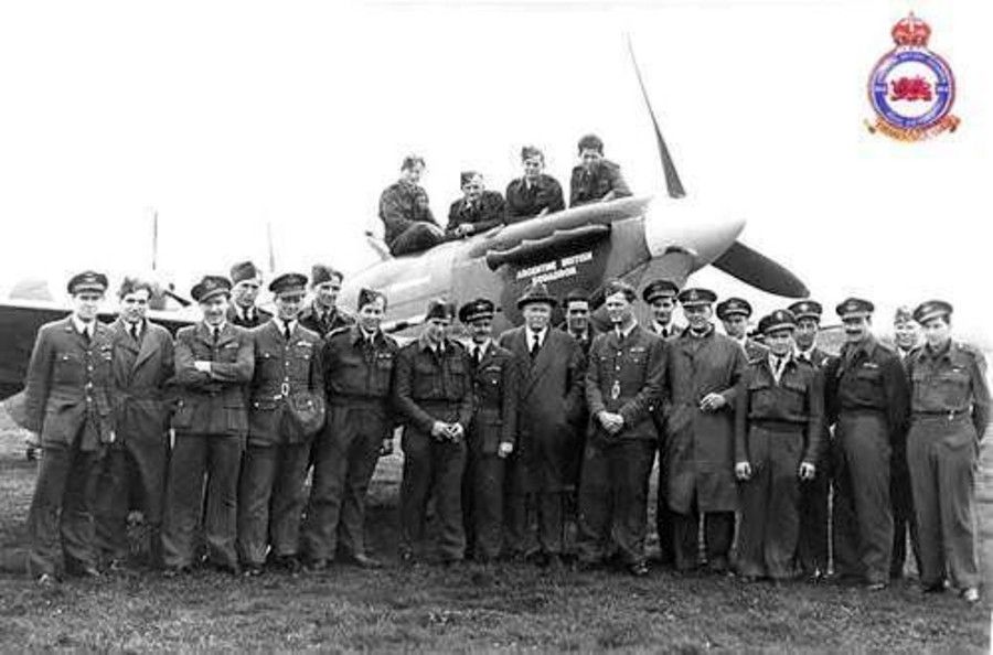 Weekend | Firmes volamos: los pilotos argentinos que pelearon en la Segunda  Guerra Mundial