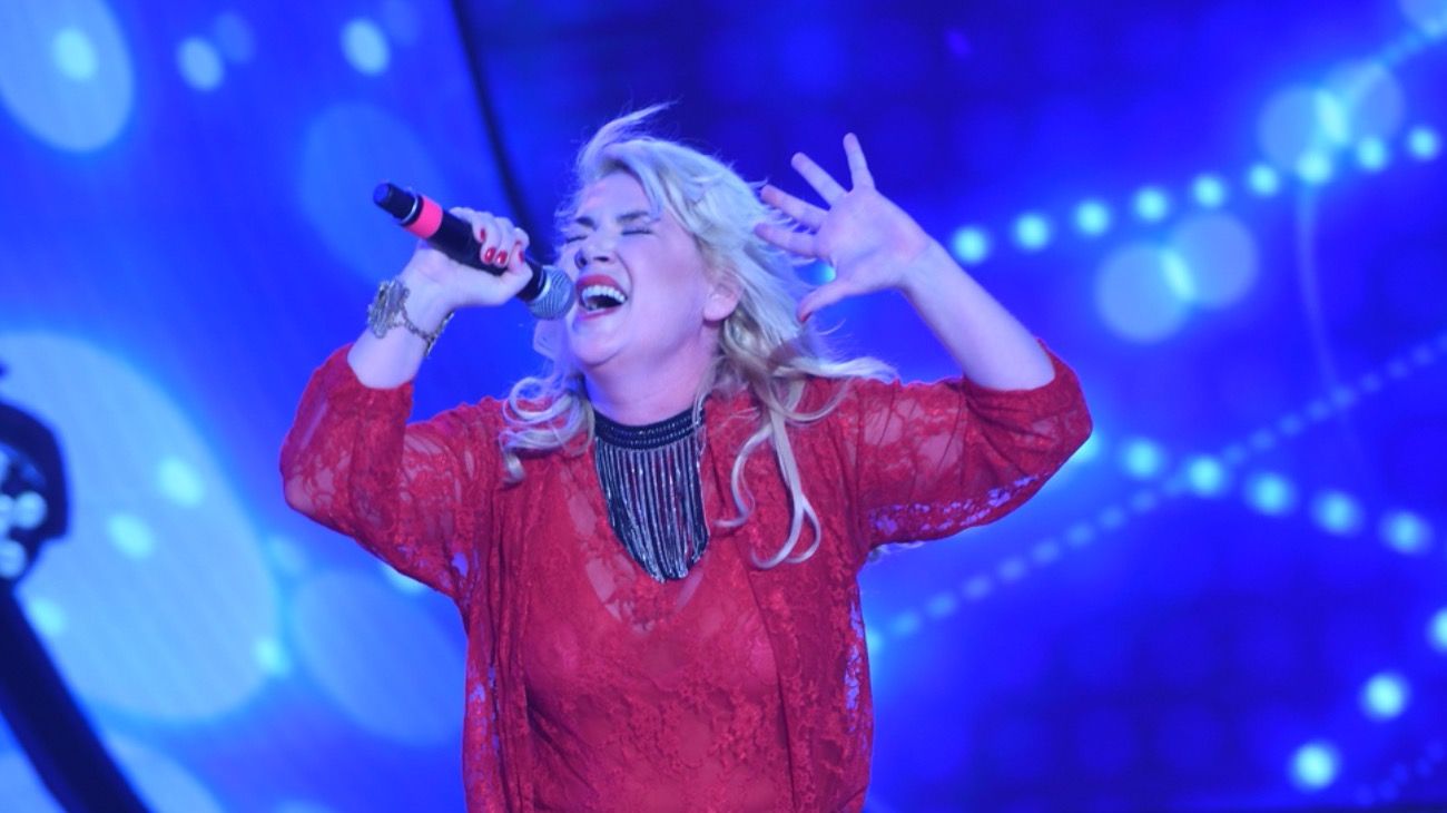Esmeralda Mitre en la pista de Cantando 2020.