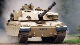 Las fuerzas de Inglaterra necesitan mejorar o reemplazar 227 tanques Challenger 2 y 388 vehículos de combate blindados Warrior.