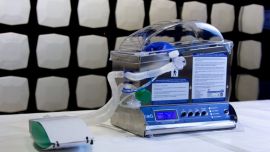 En un principio se fabricarán 100 equipos por semana y unas 500 bolsas de ventilación manual.