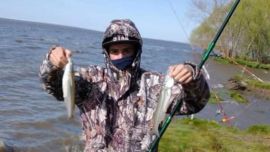 Se habilitó la pesca de pejerreyes en el Río de la Plata, y a la altura de Ensenada estos son los piques