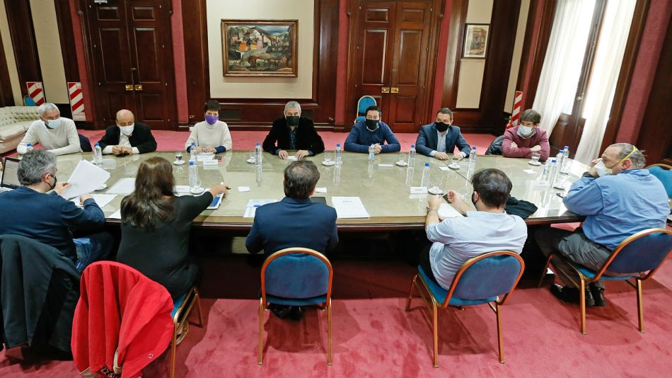 La reunión de Kicillof y Berni, con intendentes del Conurbano. Obligado, el oficialismo debió incluir las usurpaciones de tierras en la agenda.