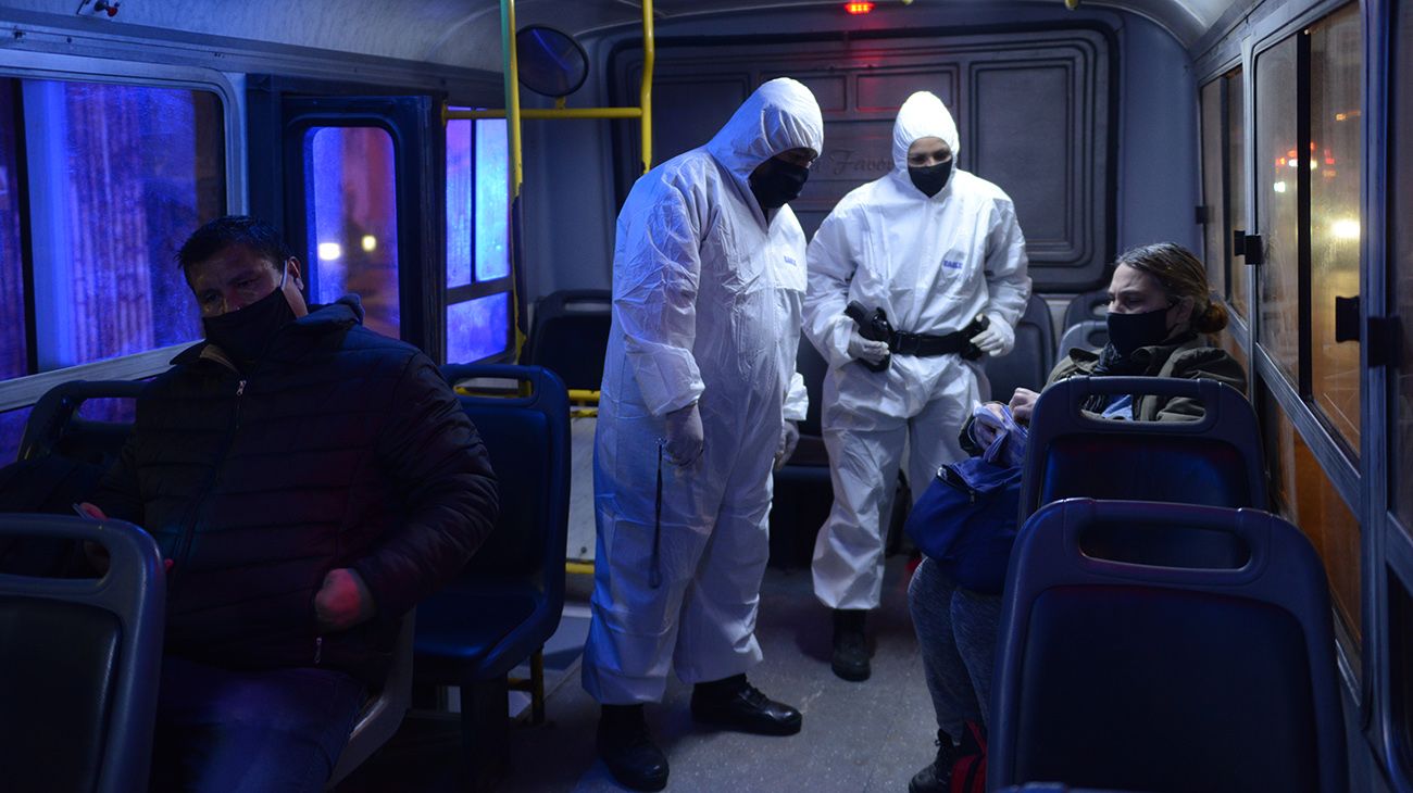 Control de pasajeros en el transporte público en tiempos de coronavirus.