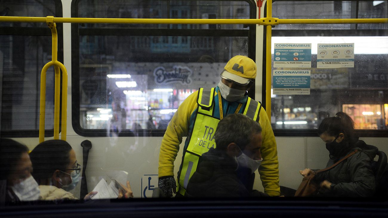 Control de pasajeros en el transporte público en tiempos de coronavirus.