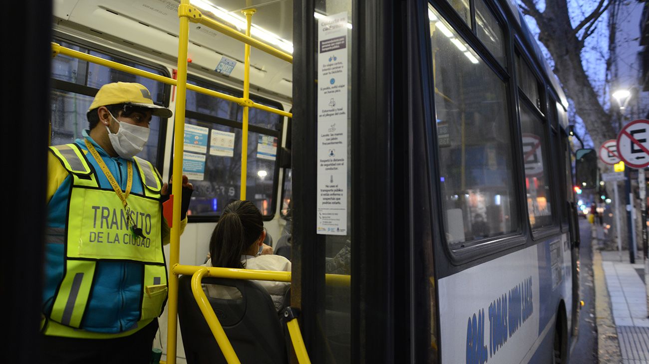 Control de pasajeros en el transporte público en tiempos de coronavirus.