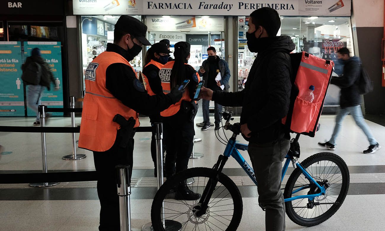 Control de pasajeros en el transporte público en tiempos de coronavirus.