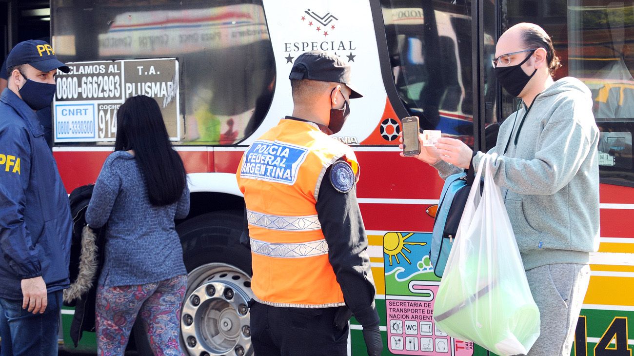 Control de pasajeros en el transporte público en tiempos de coronavirus.