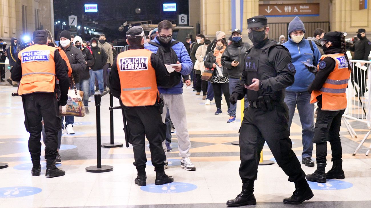 Control de pasajeros en el transporte público en tiempos de coronavirus.