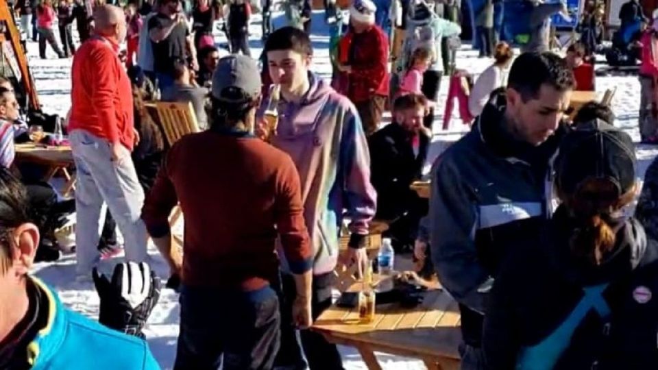 Burlas contra la cuarentena en el cerro Chapelco.