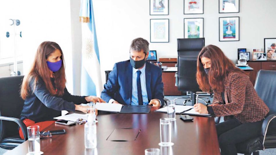 20200905_elizabeth_gomez_alcorta_matias_lammens_ines_arrondo_cedoc_g