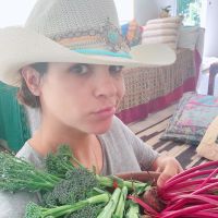 Así es el jardín soñado de la casa de Agustina Cherri