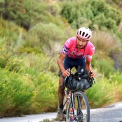 Morton logró recorrer los 710 km y 16.000 m de desnivel en 43 horas y 30 minutos.