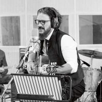 ARJONA: CANTAUTOR Y BARBERO