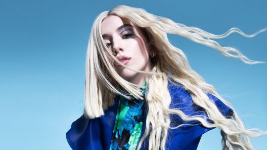 Ava Max: “La comparación siempre aparece con las artistas mujeres. Nunca con los hombres”