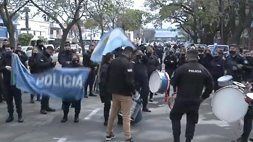 Protesta policial en Olivos 20200909
