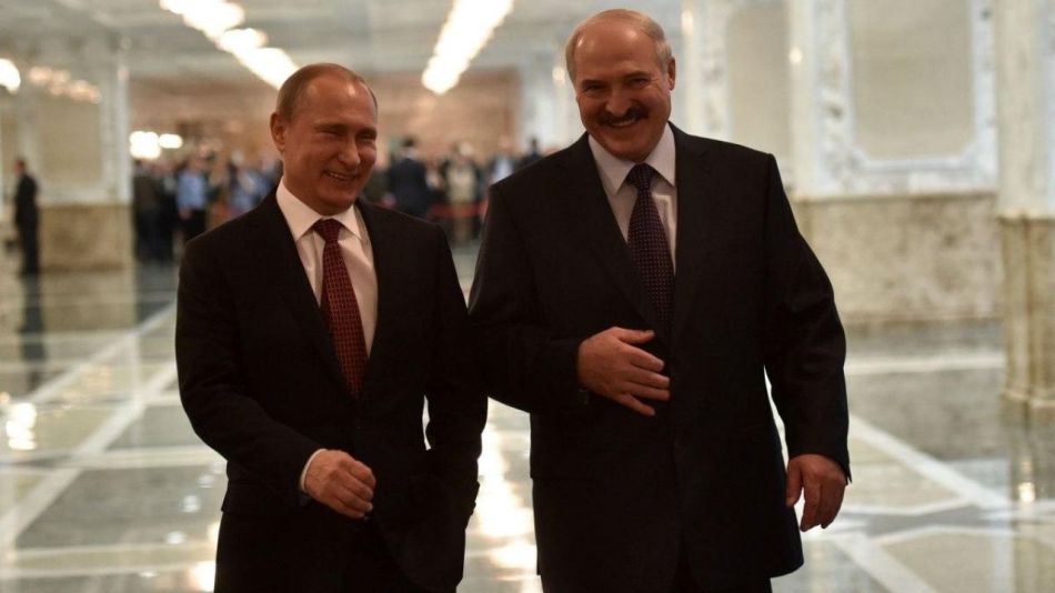 Rusia amenaza con aplastar las protestas que jaquean a Lukashenko