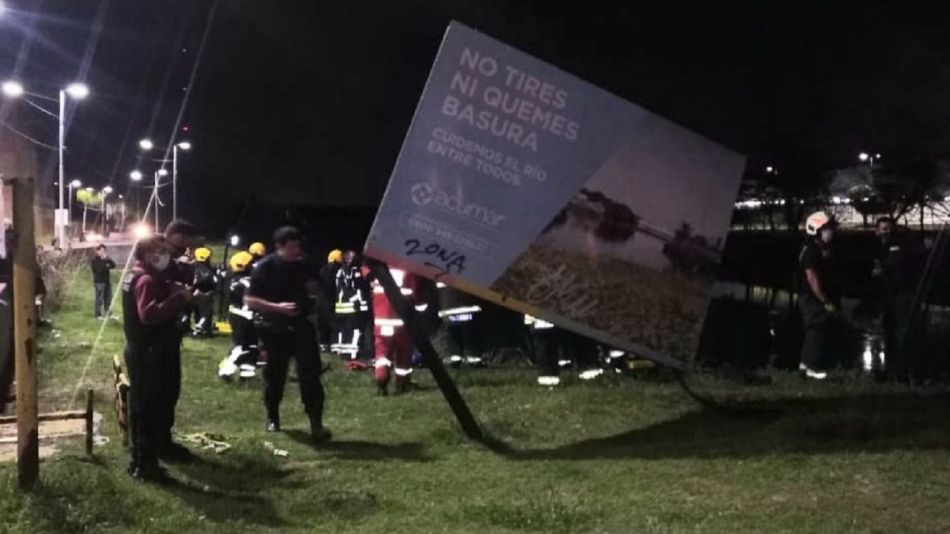 Un auto cayó al Riachuelo
