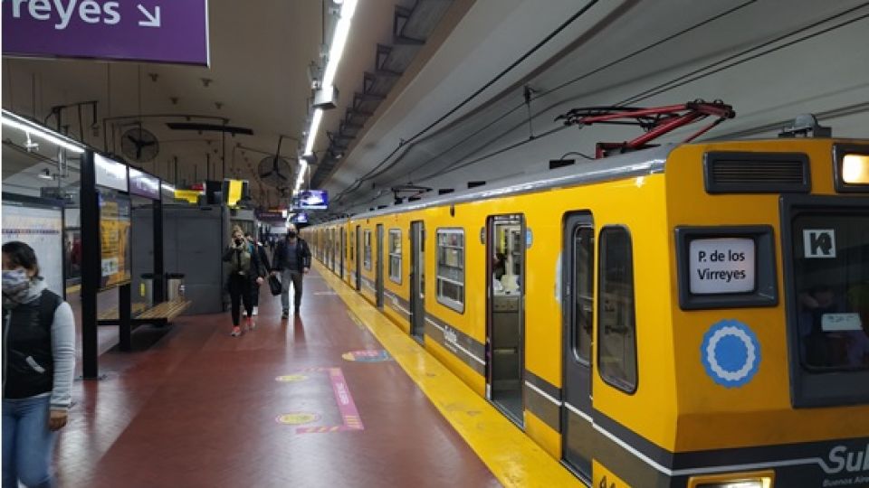 Estación Av. La Plata, Línea E. Hoy Viernes 8:30 hs.