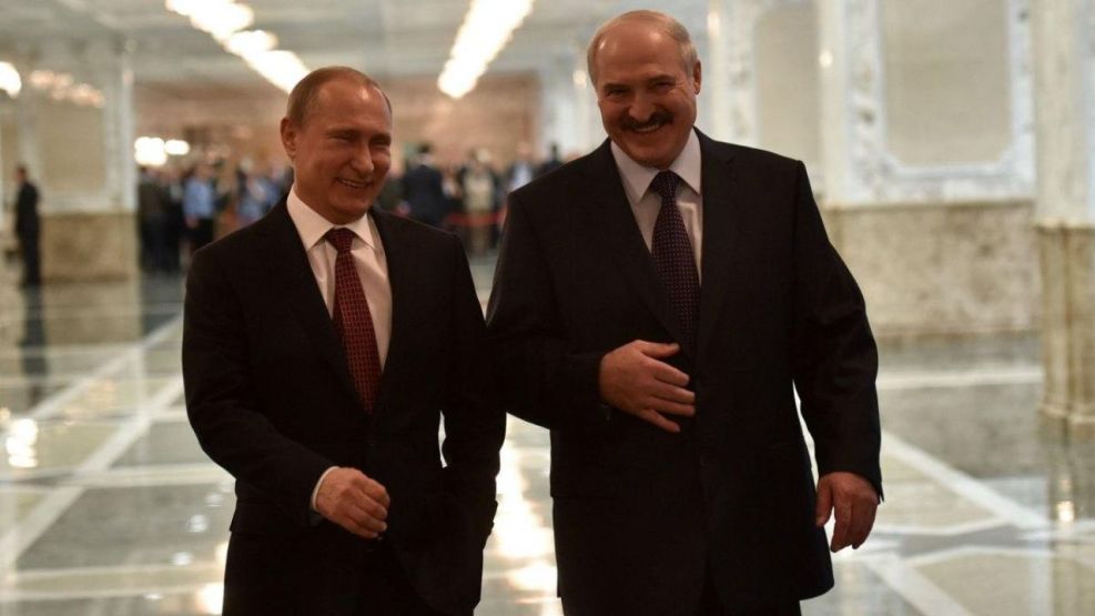 Rusia amenaza con aplastar las protestas que jaquean a Lukashenko