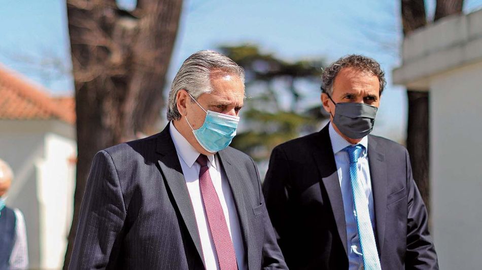 El presidente Alberto Fernández, junto al ministro Gabriel Katopodis.