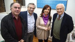Mario Cafiero, en una foto de archivo con Alberto Fernández, Cristina Kirchner y Pino Solanas.