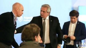 TIEMPO ATRÁS. El salvataje a Provincia genera una ruptura con Ciudad pero también reaviva la pelea con los intendentes.