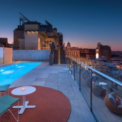 El Aloft Gran Vía es un hotel moderno y vibrante ubicado en el centro neurálgico de Madrid. 