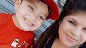 El chiquito, de 6 años, esperaba a cruzar junto a sus padres cuando fue embestido por conductores que corrían una Picada. Ocurrió en la esquina de Ruta 21 y Soldado Sosa