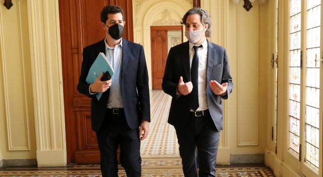 Santiago Cafiero junto a Eduardo de Pedro. Todo listo para la presentación del Presupuesto 2021.
