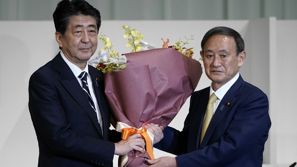 Yoshihide Suga ganó la elección de partido gobernante de Japón para reemplazar a Abe