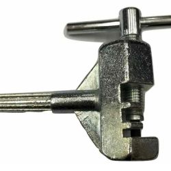 El corta cadenas permite remover los eslabones dañados con facilidad.