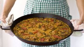 La paella tiene su día: el 20 de septiembre se celebra a nivel mundial y habrá una competencia on line para ver quién hace la más rica.