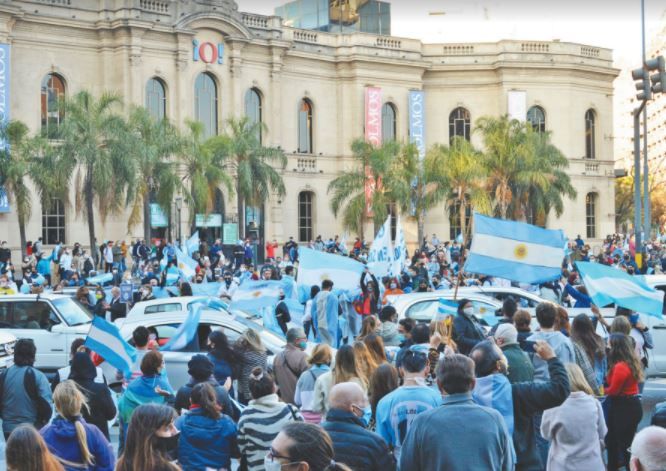 HUMOR SOCIAL. El gobierno realiza entrevistas en profundidad mediante videollamadas acompañar el resultado de encuestas de opinión.