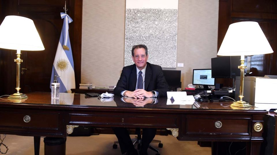 El titular del Banco Central, Miguel Pesce, en la entrevista con Jorge Fontevecchia.