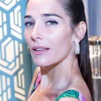 Juana Viale sorprendió con un look primaveral