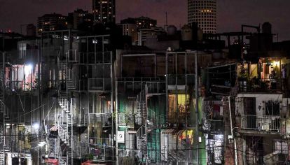 Electricidad. Junto al agua potable son dos elementos de infraestructura indispensables. La carencia es tambén causa de contagios entre los más pobres.