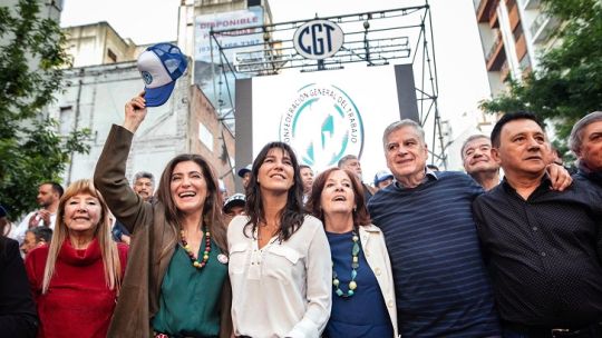 DISTANTES. Natalia de la Sota y Vigo el año pasado en el Día de la Lealtad invitadas por la CGT. Hoy, hay distancia.