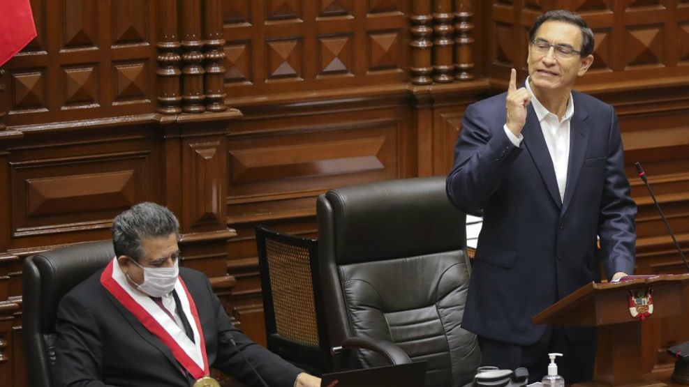 El presidente Vizcarra habla ante el Congreso peruano.